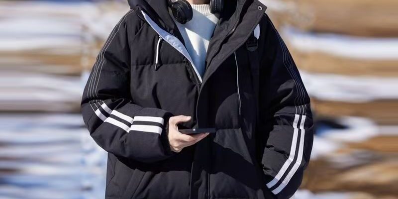 Hooded insulated men’s puffer jackets wholesale