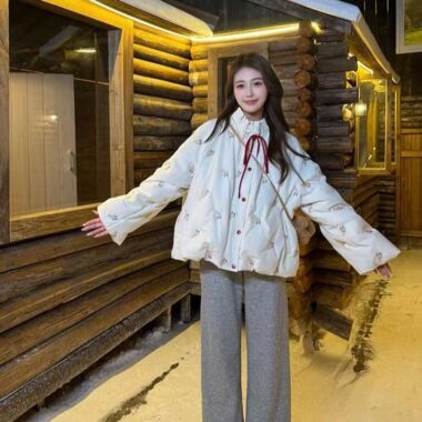 Short embroidered printed women’s puffer jackets manufacturer