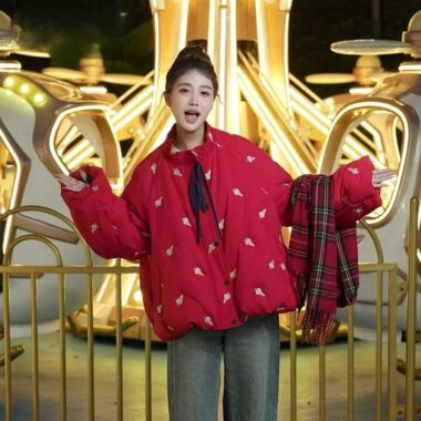 Short embroidered printed women’s puffer jackets manufacturer