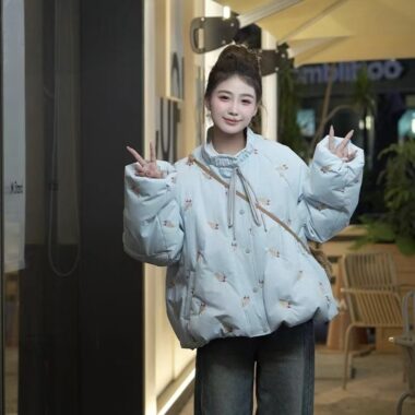 Short embroidered printed women’s puffer jackets manufacturer