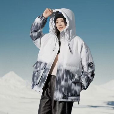 Gradient colorblock hooded women’s puffer jackets manufacturer