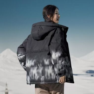Gradient colorblock hooded women’s puffer jackets manufacturer