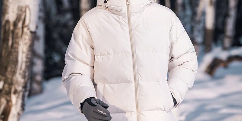 Warm short minimalist hooded men’s puffer jackets